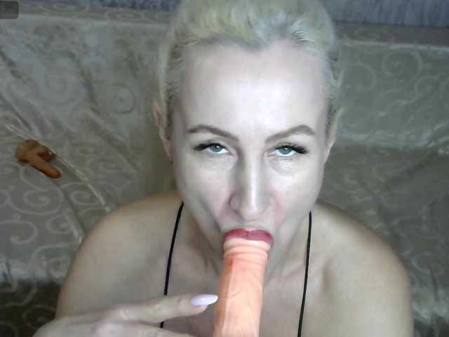 Miranda-3's BongaCams show and profile