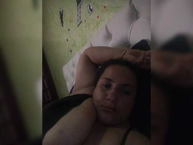 Valeriacurvy webcam