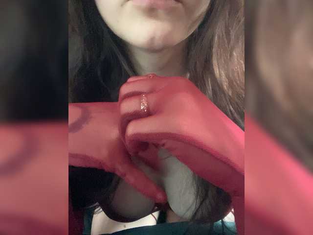 kiskakisss – webcam model profile photo