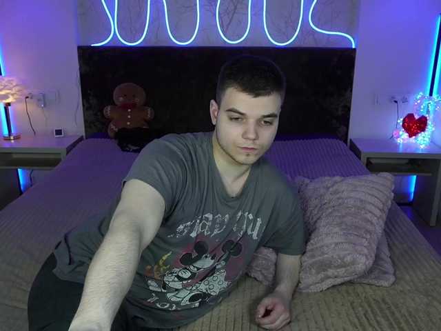 VikkiAndGeorge's BongaCams show and profile