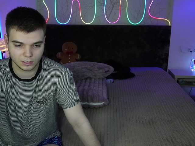 VikkiAndGeorge's BongaCams show and profile