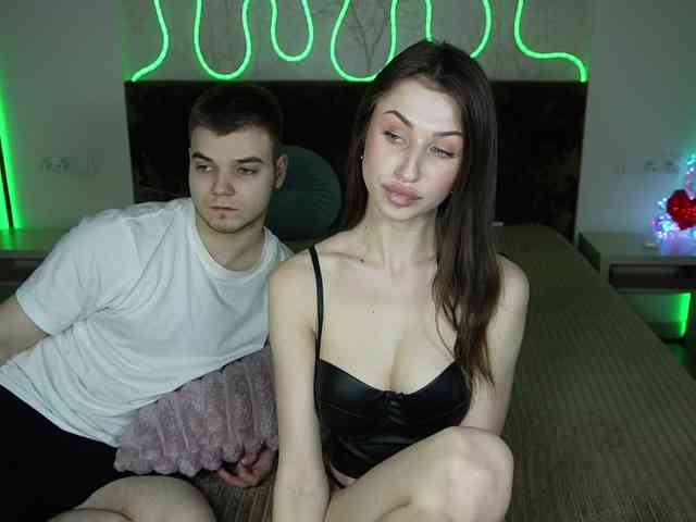 VikkiAndGeorge webcam