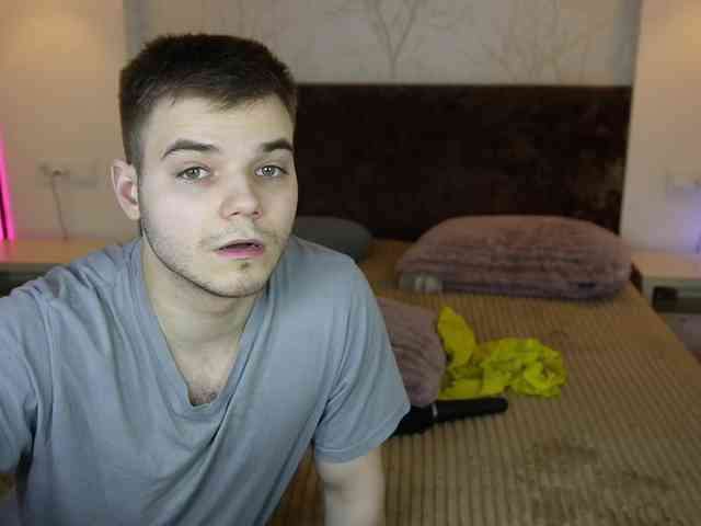 VikkiAndGeorge webcam