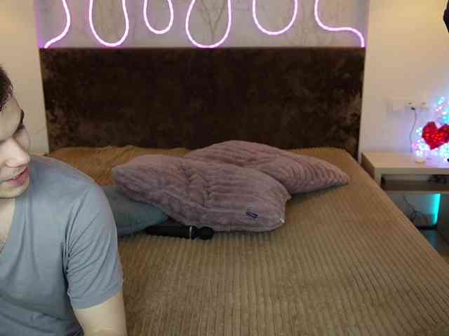 VikkiAndGeorge webcam