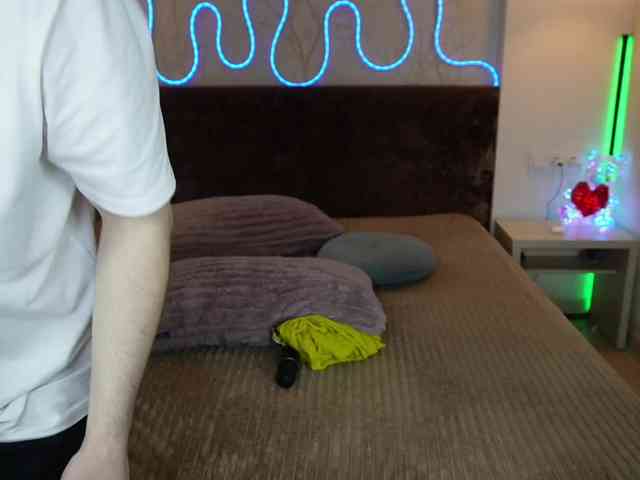 VikkiAndGeorge webcam