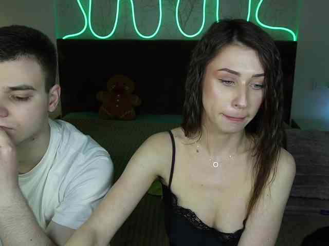 VikkiAndGeorge webcam