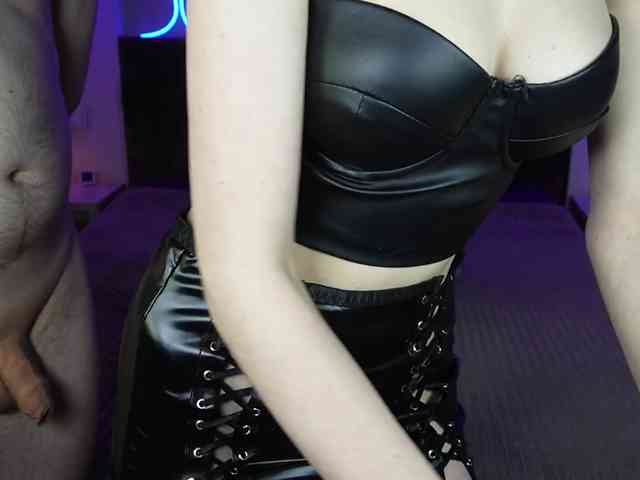 VikkiAndGeorge webcam