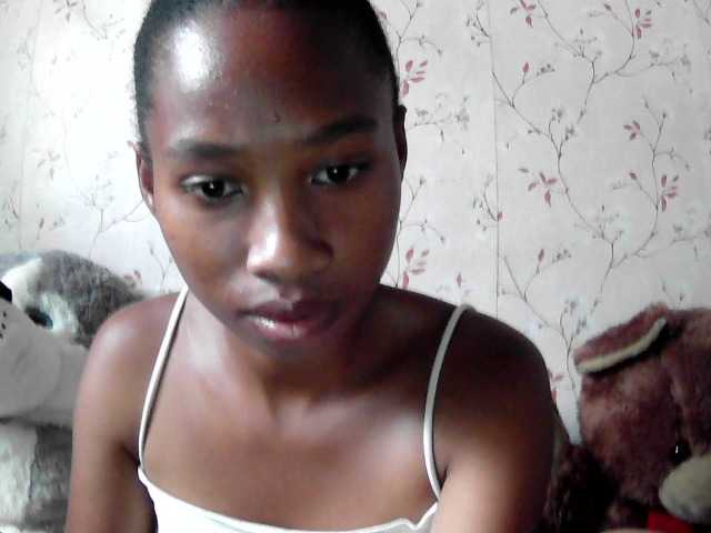 Larah00 Live Cam on BongaCams