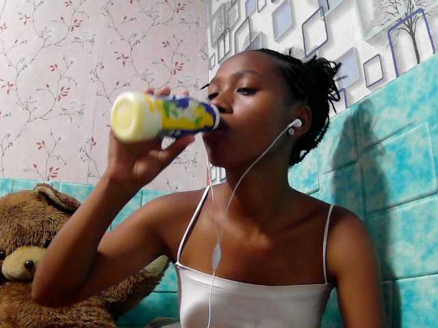 Larah00 webcam bongacams model stream image