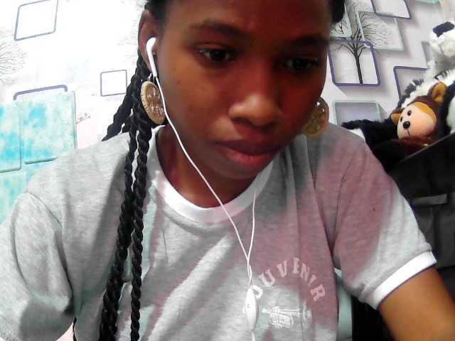 Larah00 webcam bongacams model stream image