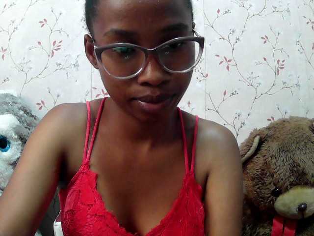 Larah00 Live Cam on BongaCams