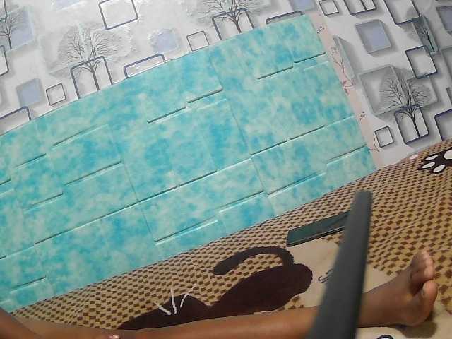 Larah00 webcam bongacams model stream image