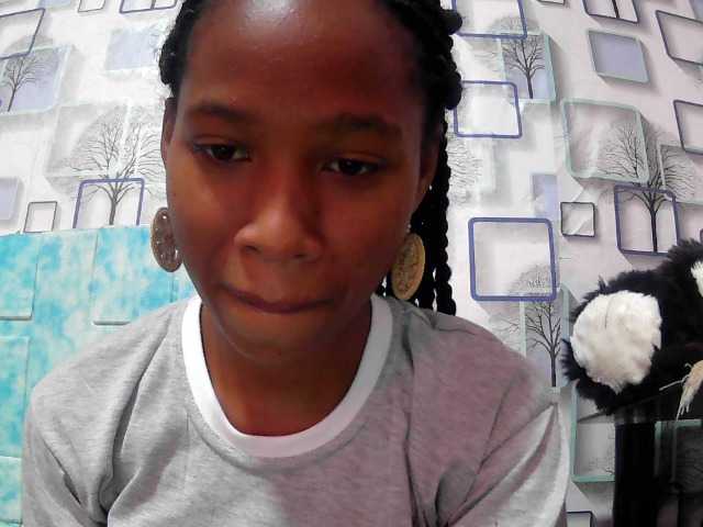 Larah00 webcam bongacams model stream image