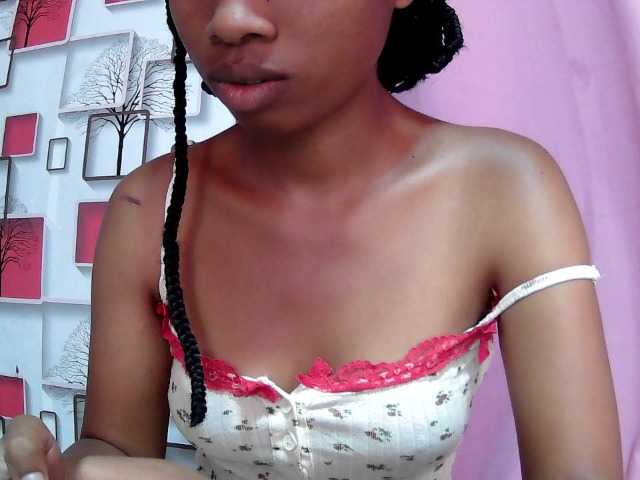 Larah00 webcam bongacams model stream image