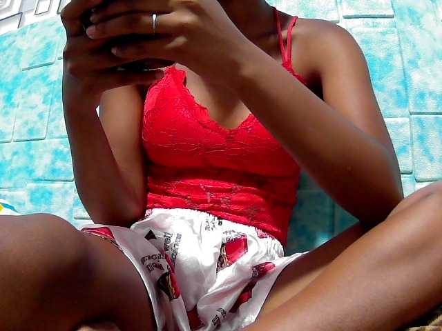 Larah00 webcam bongacams model stream image