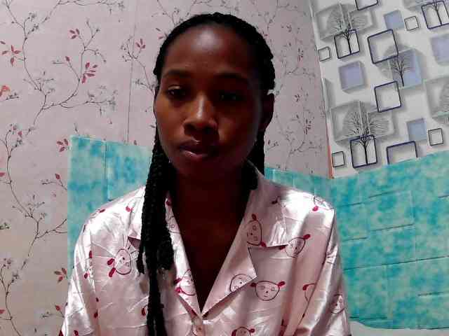 Larah00 webcam