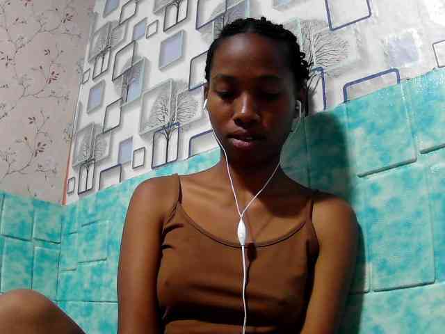 Larah00 webcam