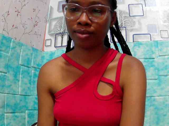 Larah00 Live Webcam on BongaCams