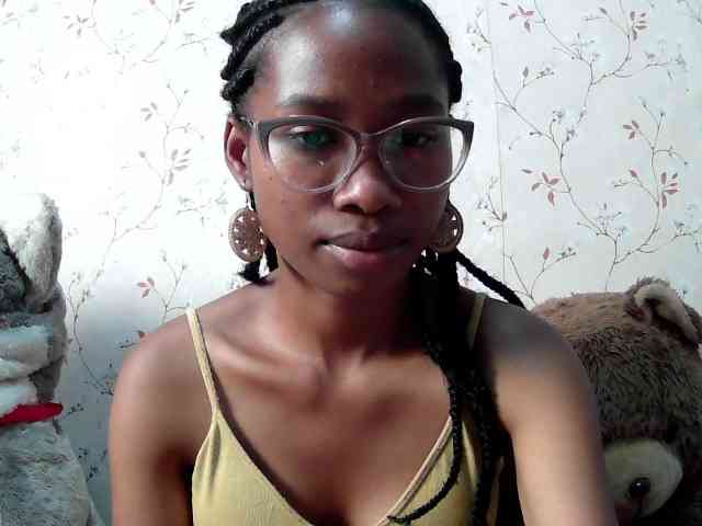 Larah00 Live Webcam on BongaCams