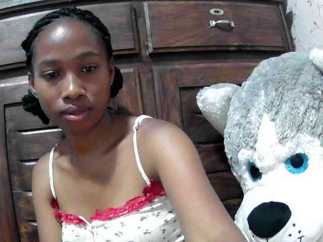 Larah00 webcam