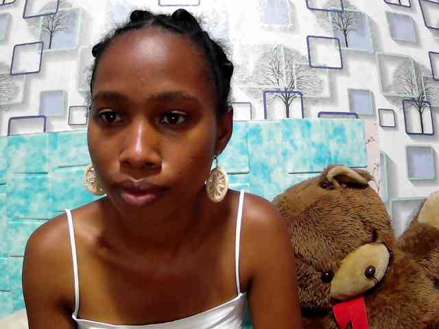 Larah00 webcam