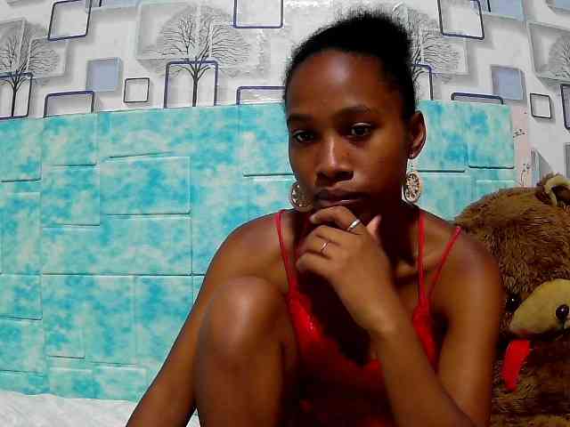 Larah00 webcam