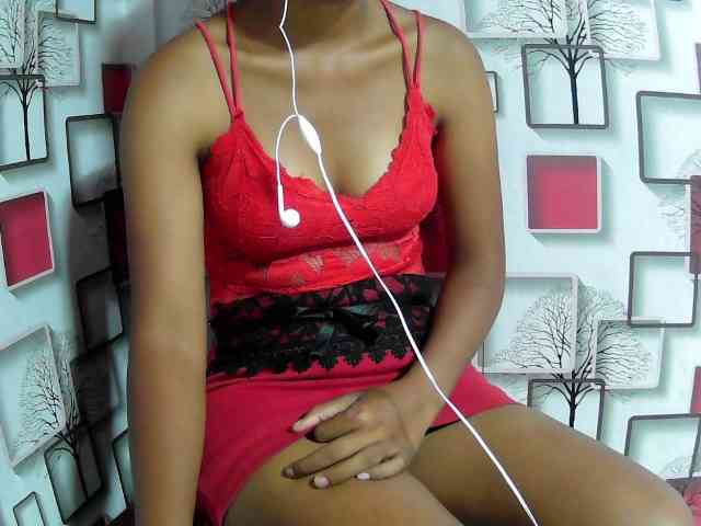 Larah00 Live Webcam on BongaCams