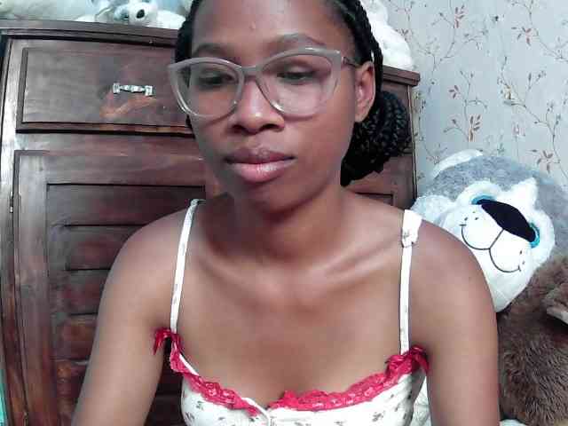 Larah00 Live Webcam on BongaCams