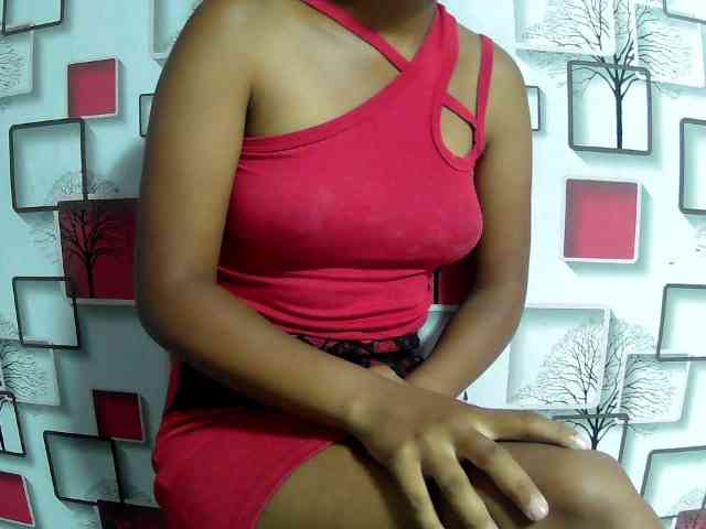 Larah00 Live Webcam on BongaCams
