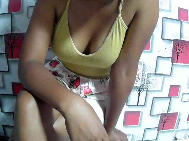 Larah00 Live Webcam on BongaCams