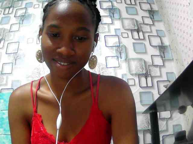 Larah00 webcam