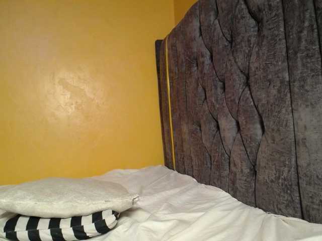 QueenLeyla's BongaCams show and profile