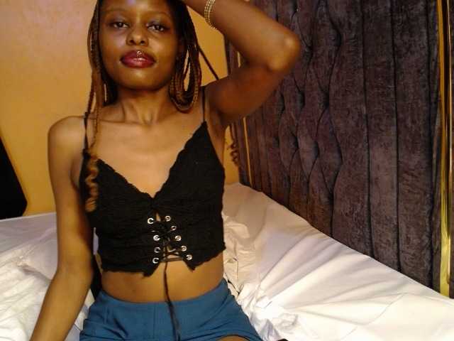 QueenLeyla Live Cam on BongaCams