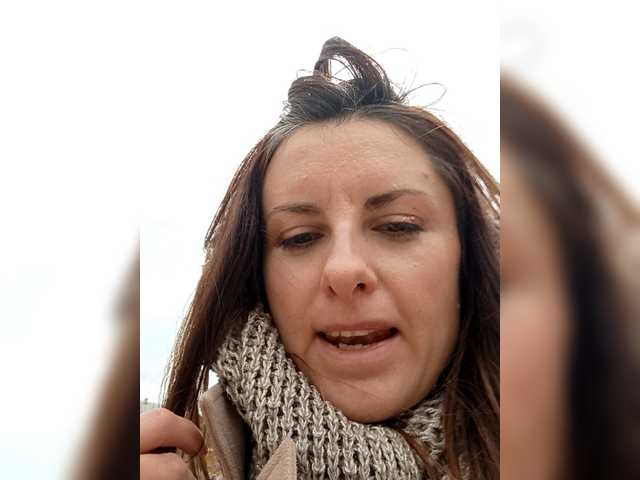 Offline Erine9900 on BongaCams