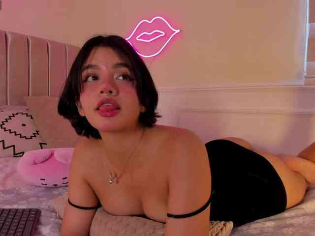 lena-fox Live Webcam on BongaCams