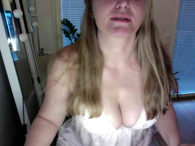 TheGirlNextDoor1 webcam