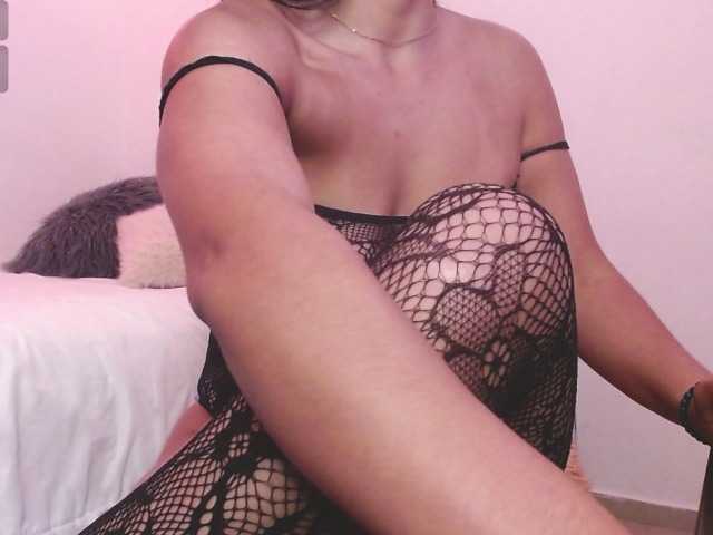 MelaniieJ01's BongaCams show and profile