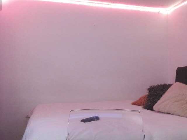 MelaniieJ01's BongaCams show and profile