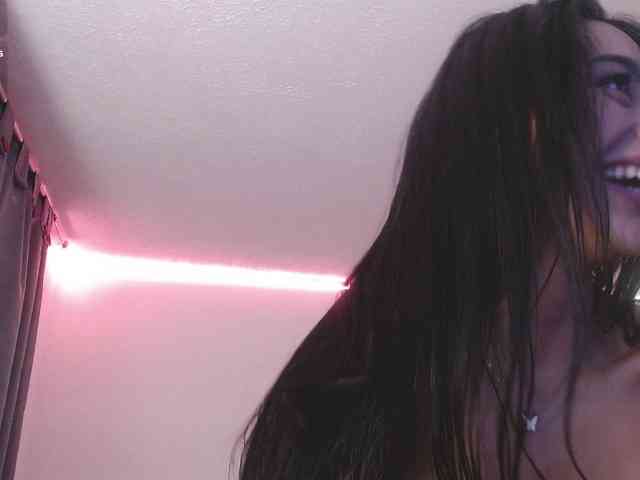 MelaniieJ01 Live Webcam on BongaCams