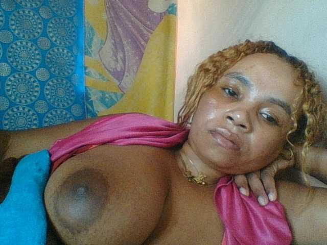 Amanah's BongaCams show and profile