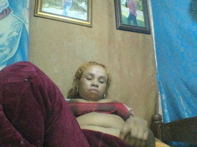 Amanah Live Cam on BongaCams and RICams