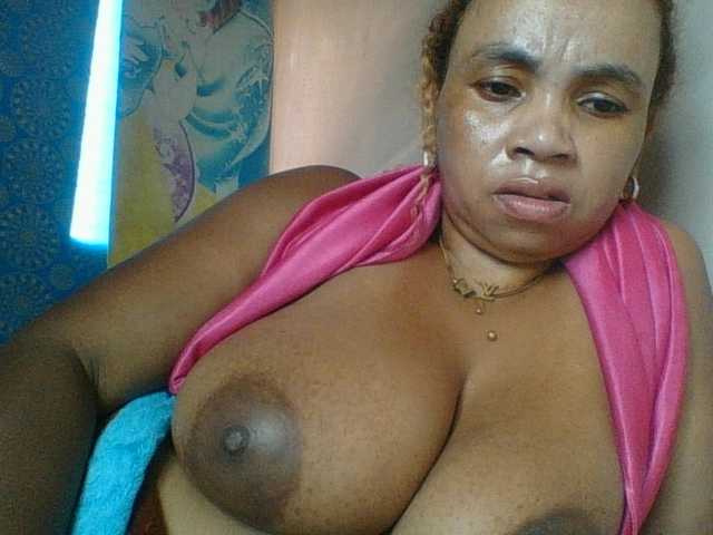 Amanah's BongaCams show and profile