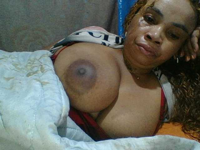 Amanah's BongaCams show and profile