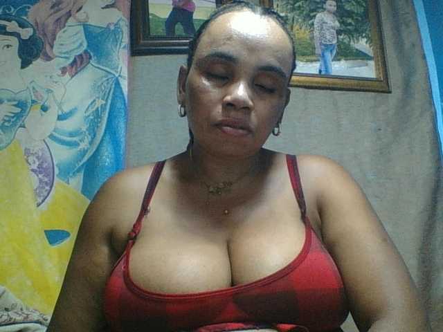 Amanah's BongaCams show and profile