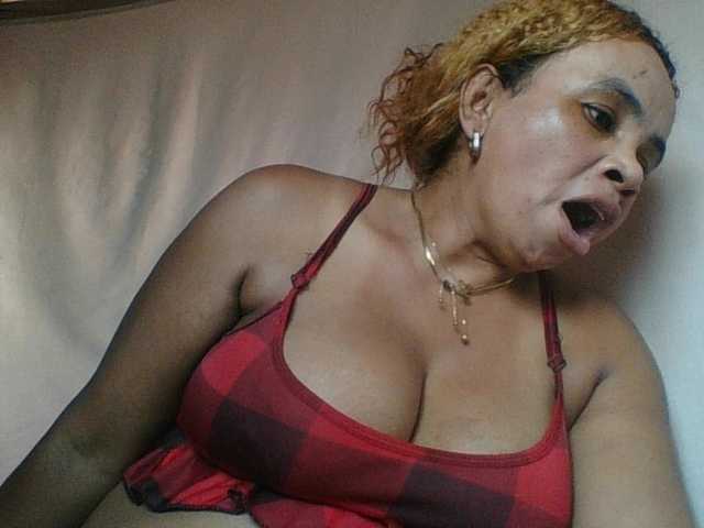 Amanah's BongaCams show and profile