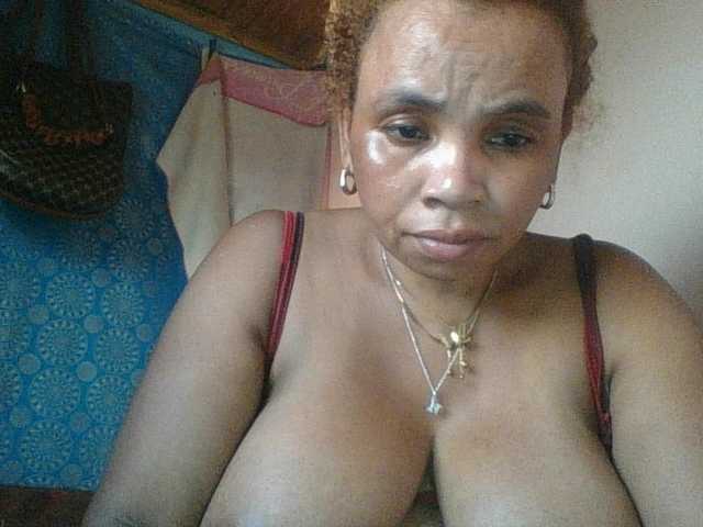 Amanah's BongaCams show and profile