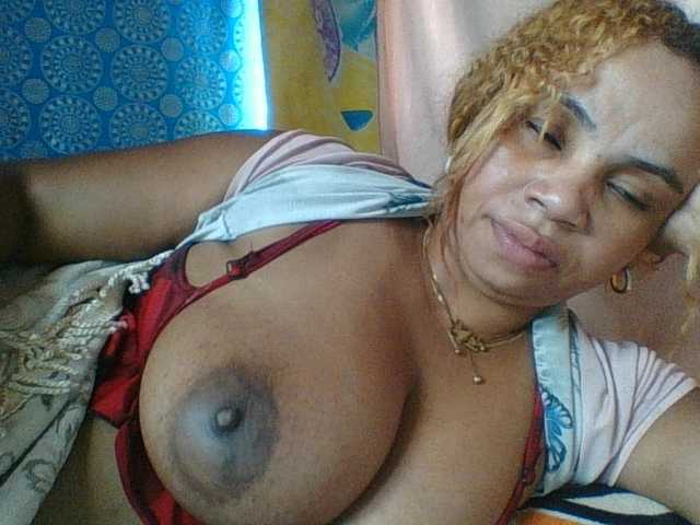 Amanah, une amatrice française avec qui discuter et avoir du sexe