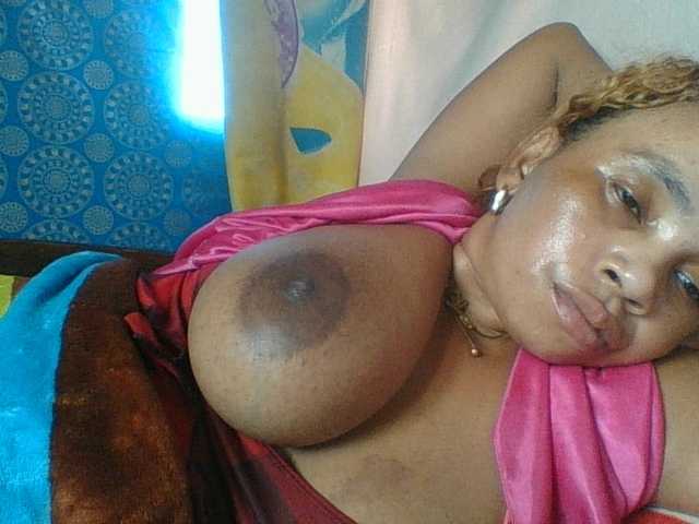 Amanah's BongaCams show and profile