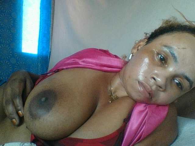 Amanah's BongaCams show and profile