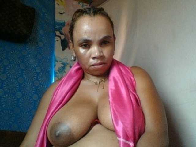 Amanah's BongaCams show and profile